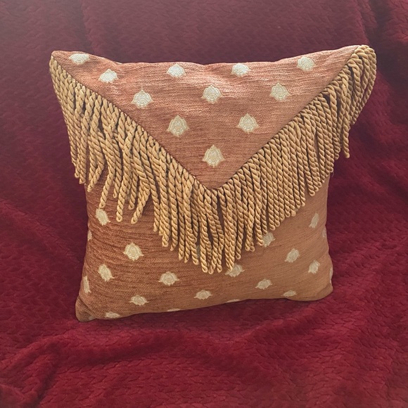 Rustic golden decorative pillow with fringe fancy and embroidered - Picture 3 of 10